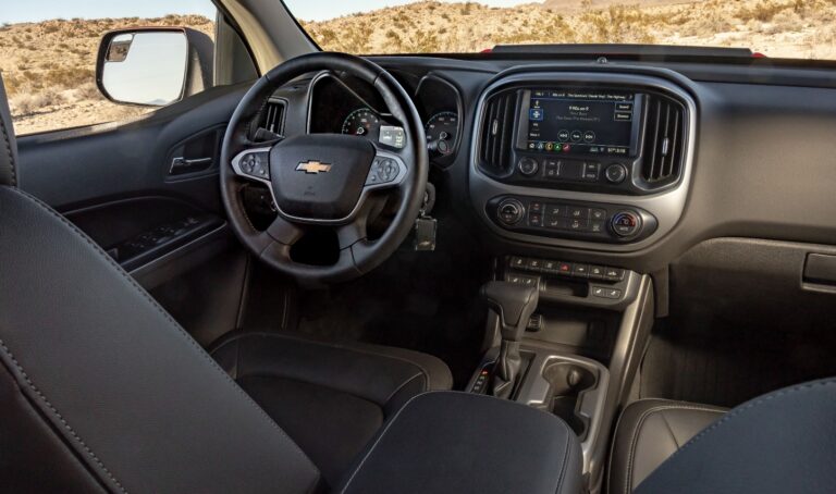    2024 Chevy Colorado Interior 768x454 